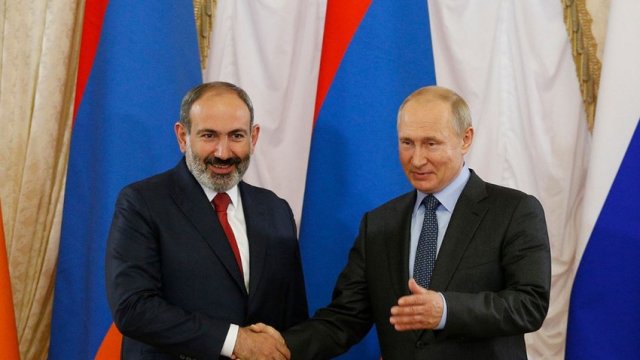 Putinlə Paşinyan Qarabağ razılaşmalarının icrasını müzakirə ediblər