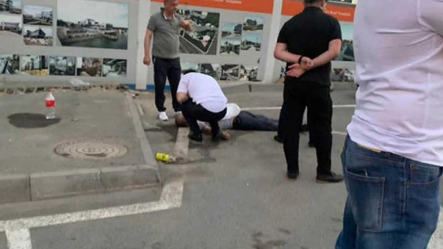 Bakıda federasiyanın sürücüsü küçədə döyülərək öldürüldü - FOTO