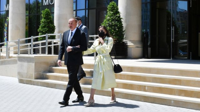 Prezidentlə xanımı yeni otelin açılışında - FOTO