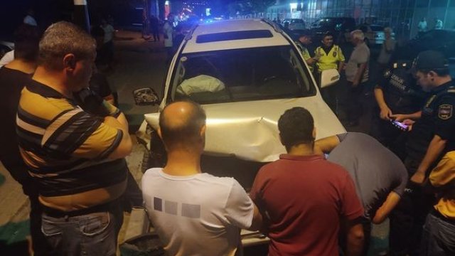 Bakıda “Land Cruiser”in sürücüsü 5 maşını vuraraq hadisə yerindən qaçıb - FOTO