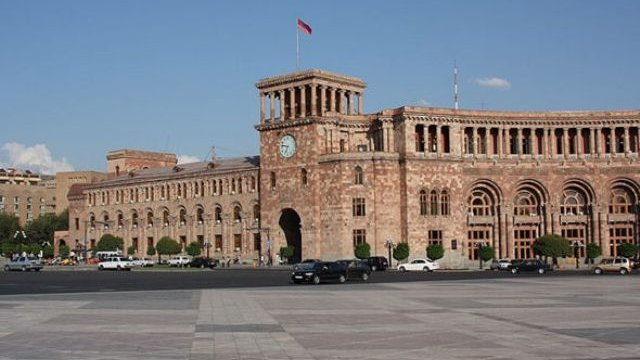 KTMT Bakıya qarşı çıxmayacaq – İrəvandan baxış
