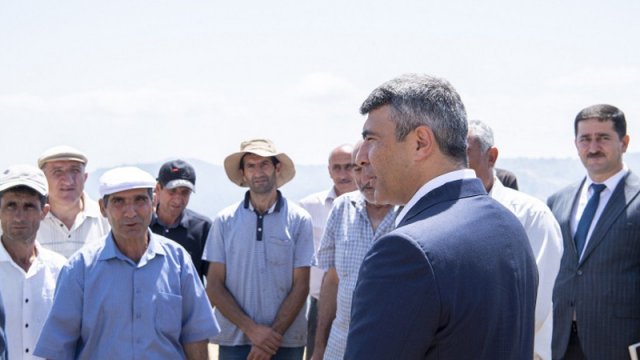 Nazir Lerikin dağ kəndində yeni nəsil kombaynların iştirakı ilə aparılan biçin prosesində iştirak etdi