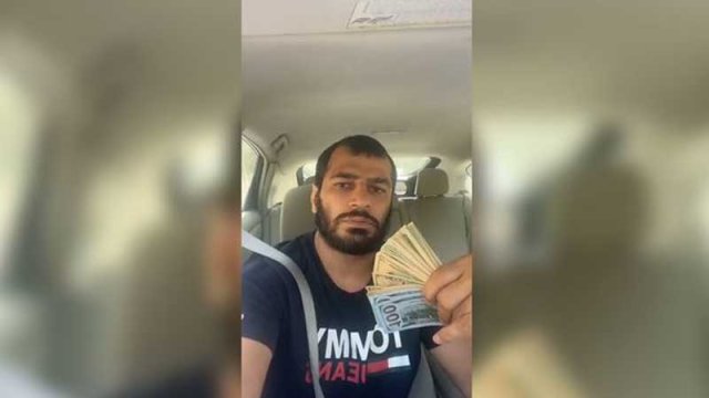 Azərbaycanlı cüdoçudan növbəti “pullu paylaşım”: Bu dəfə dollarla özünü yellədi - VİDEO/FOTO