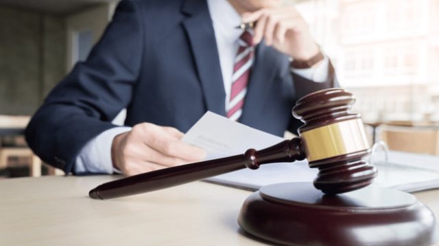 Vəkillərin cərimələnməsini nəzərdə tutan dəyişiklik QƏBUL EDİLDİ