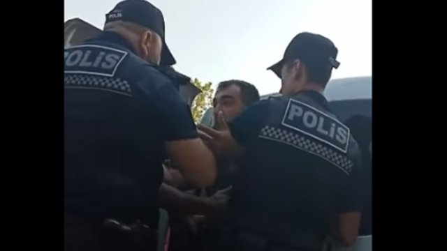 Polis küçədə vətəndaşı döyüb? - DİN-dən cavab