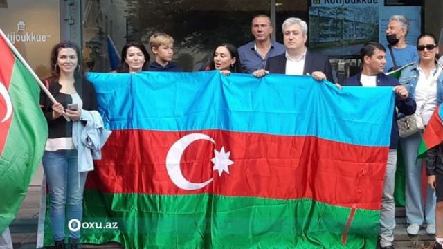 Azərbaycan bayraqları Helsinkidəki stadiona buraxılmadı