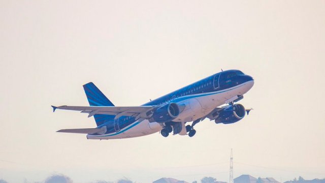 AZAL-ın təyyarəsi texniki səbəbdən dayanacağa qayıdıb