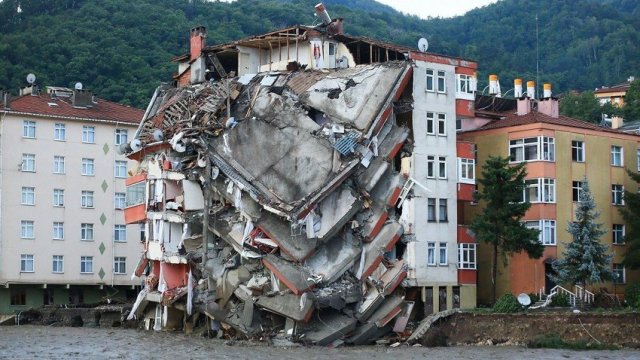 Türkiyədə sel fəlakəti qurbanlarının sayı 78 nəfərə çatdı
