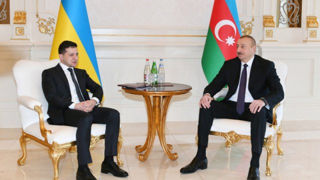 İlham Əliyev Ukrayna Zelenskini təbrik etdi
