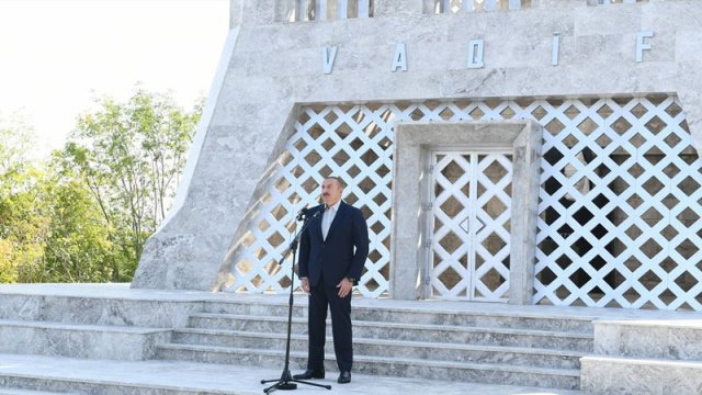 İlham Əliyev və Mehriban Əliyeva Şuşada Vaqif Poeziya Günlərinin açılışında - VİDEO
