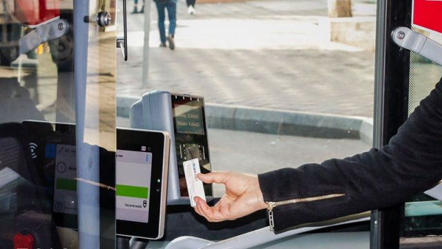 Bütün marşurutlar kart sisteminə niyə keçmir: Şirkətlər buna nə üçün əngəl törədir?
