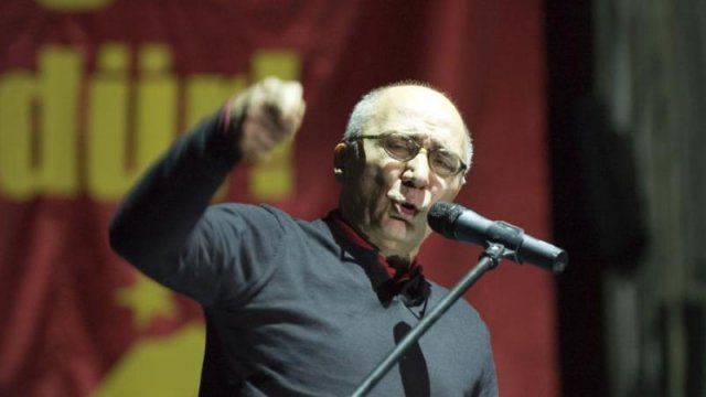 Tanımadığımız azərbaycanlı: Kənan Evrən kitabını qadağan etdi, özünü isə…