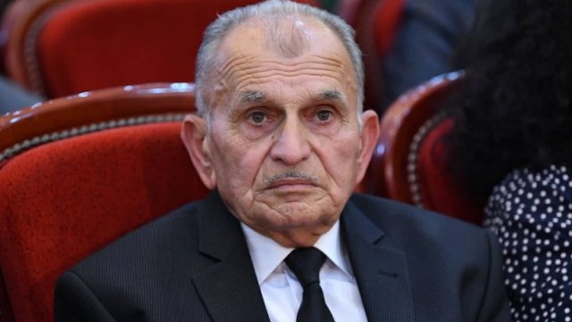 İlham Əliyev Xalq artistinə ev bağışladı