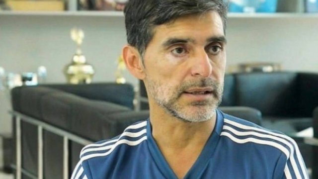 Məşhur futbolçu silahla qarət EDİLDİ