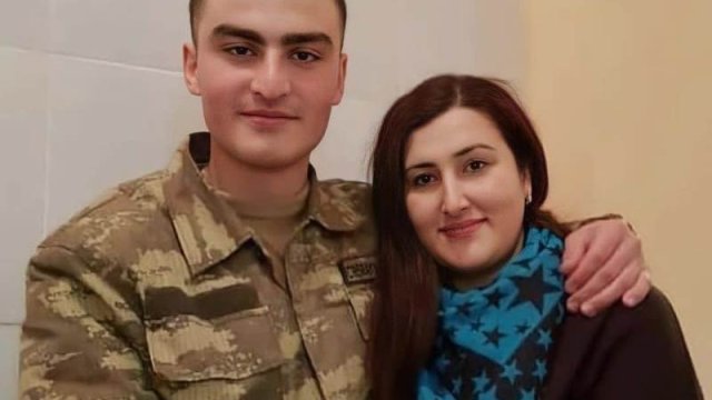 Cəbrayıl Dövlətzadənin anası Şuşadan şəhidin əlcəyini tapdı...