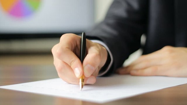 Dövlətə aid 3 maliyyə qurumu İnvestisiya Holdinqinin idarəetməsinə verildi