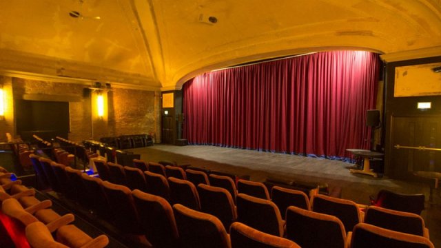 Teatr və kinoteartların fəaliyyətinə icazə verilir