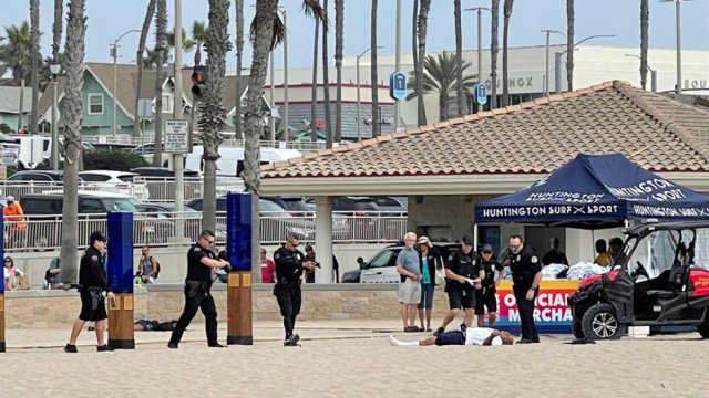 ABŞ-da polis sahildə idmançını güllələdi