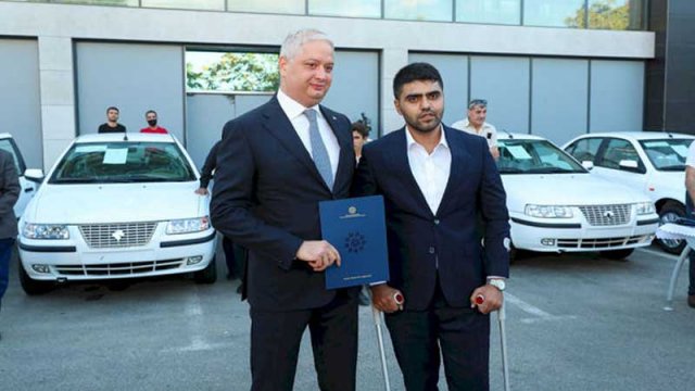 Amin Musayevə avtomobil verildi - FOTO
