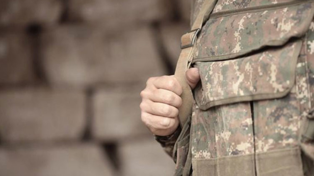 Ermənistanda iki əsgər hərbi hissəyə qayıtmaqdan imtina etdi