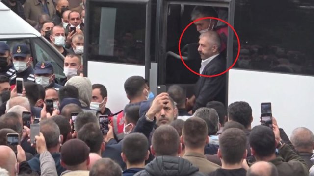 Həbsdə olan məşhur kriminal avtoritet qardaşının yasına belə gəldi - VİDEO