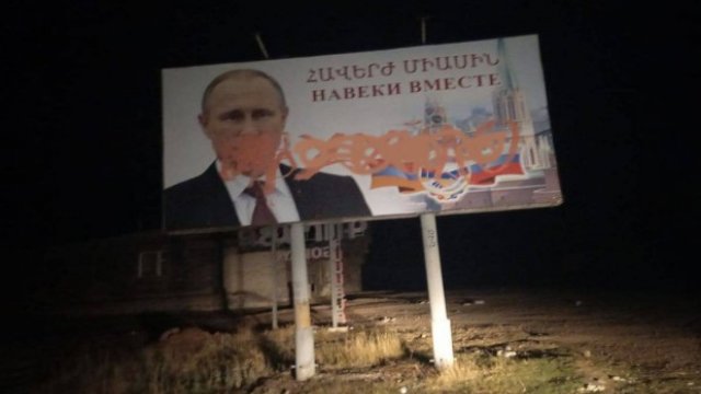 Ermənilər Putinin şəkilini təhqir etdilər - FOTO
