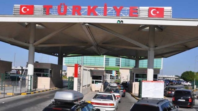 Türkiyə İranla sərhəd keçid məntəqəsini bağlamayıb