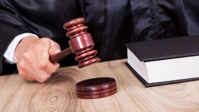 Xalq artistinin qızına 70 nəfərin zəhərlənməsinə görə hökm oxundu