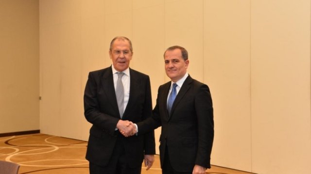 Ceyhun Bayramov və Sergey Lavrov üçtərəfli bəyanatı müzakirə etdi (FOTOLAR)