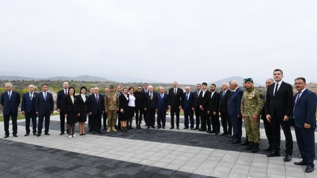 Prezident Füzuli rayon ictimaiyyətinin nümayəndələri ilə görüşdü