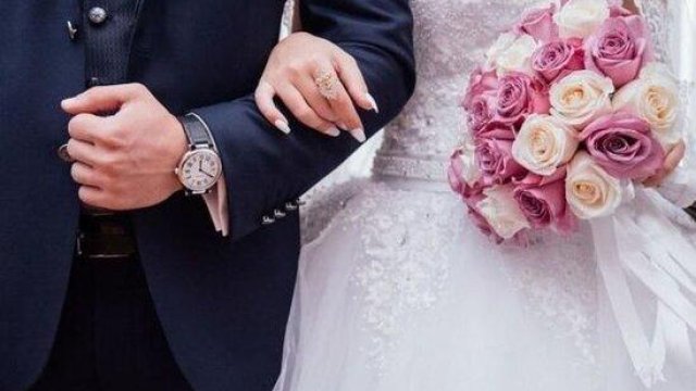 Yeni evlənən cütlükdən təqdirəlayiq addım - Məhəllədə 3 şəhid olduğu üçün gəlin musiqisiz köçdü (VİDEO)