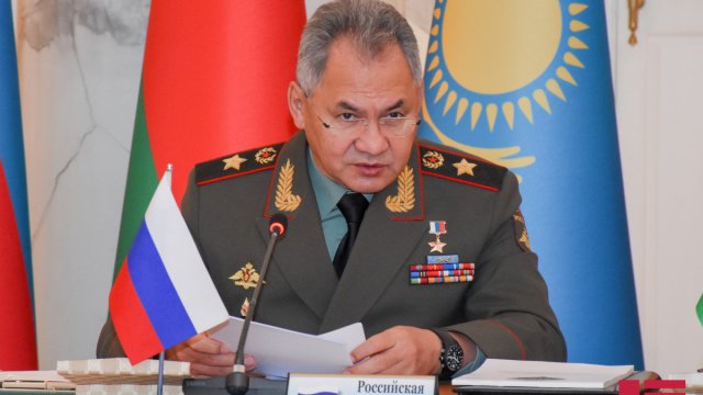 Şoyqu: “NATO qüvvələrini Rusiya ilə sərhədlərə toplayır”