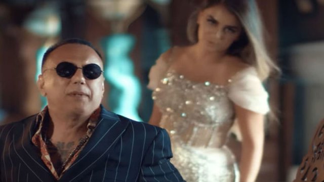 “Milyonluq saray”ın sahibi onunla duet oxudu - VİDEO