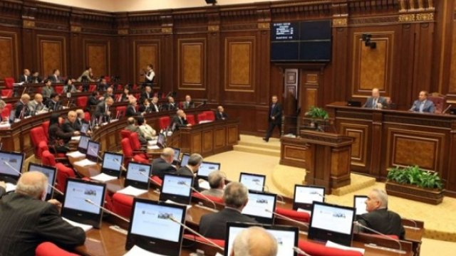 Erməni deputatlar və hərbi rəhbərlər Azərbaycanla bağlı qapalı iclas keçirir