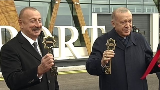 Qarabağın hava qapısının simvolik açarı İlham Əliyev və Ərdoğana təqdim edildi