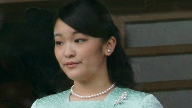 Yapon şahzadəsi Mako sevgisinə görə taxt-tacdan imtina etdi, xalq ayağa qalxdı