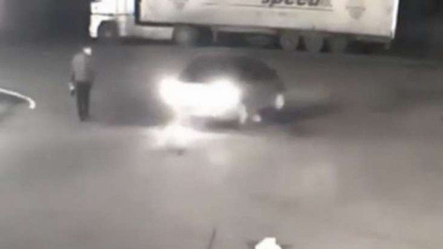 Prokuroru avtomobilə bağlayıb sürüdü - Rusiyada - VİDEO