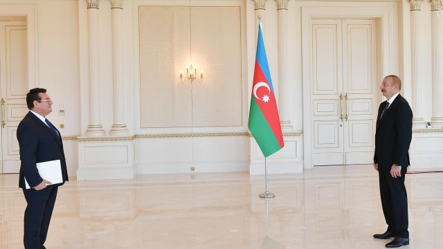 Prezident yeni səfirlərin etimadnaməsini qəbul etdi (FOTOLAR)