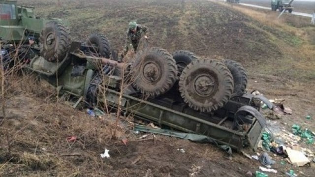 Ermənistanda Rusiya sərhədçiləri qəzaya düşdü: Ölən var