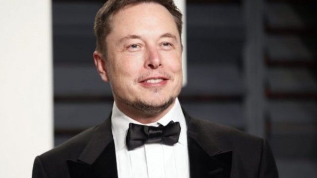 Sərvəti 300 milyard dolları keçən ilk şəxs oldu