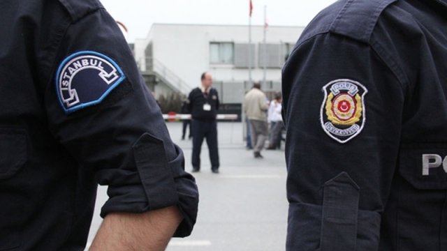 70 yaşlı qadının pulunu mənimsəmək istədi, polisin sürprizi ilə qarşılaşdı (VİDEO)