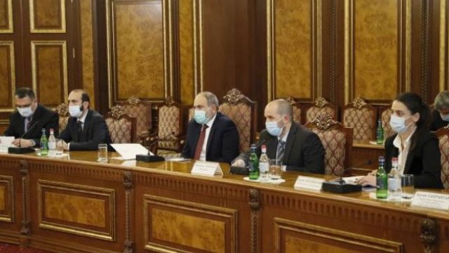 Paşinyan amerikalı diplomatla Qarabağdan DANIŞDI