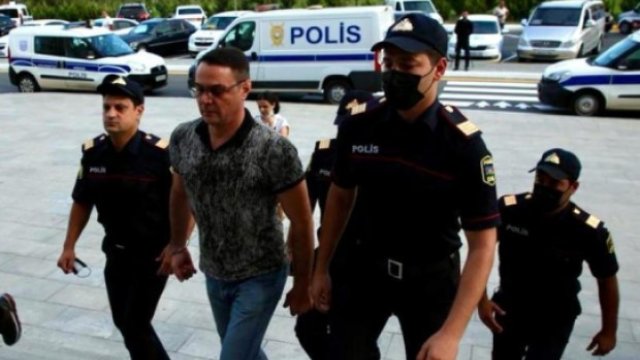 Polisi döyən deputatdan XƏBƏR VAR