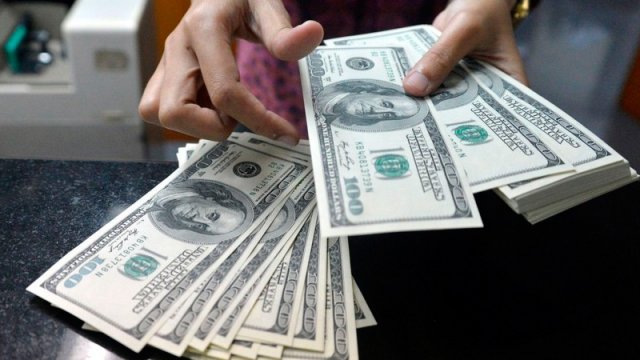 Dollar kreditləri ilə bağlı VACİB QƏRAR: Kompensasiya ödəniləcək