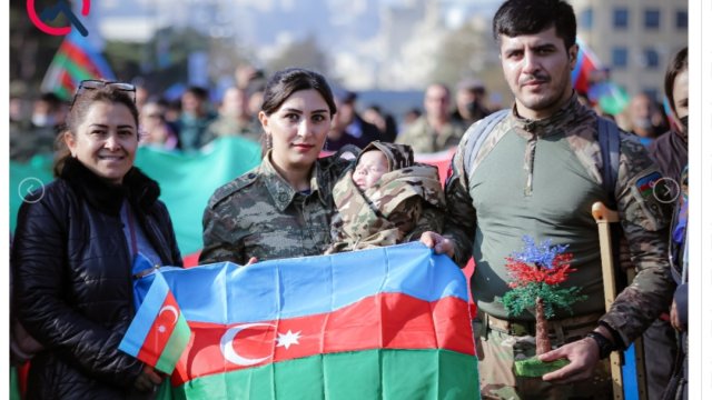 Müharibədə tanış olmuşdular, Zəfər Gününə övladları ilə gəldilər (FOTOLAR)