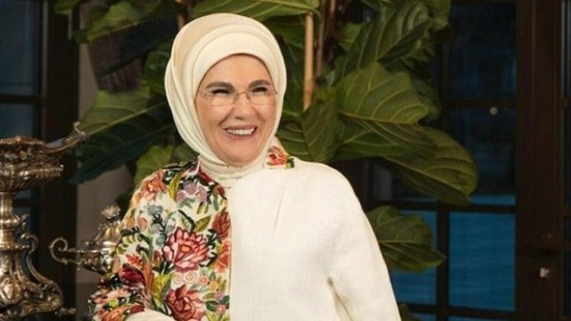 Türkiyənin birinci xanımı Azərbaycan xalqını təbrik etdi