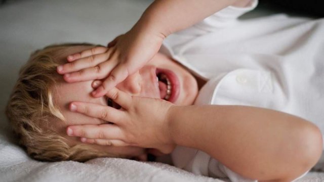 İnsanın nevroz, əsəbi olmasının səbəbkarı anasıdır - 2 yaşa kimi yol verilən səhvlər