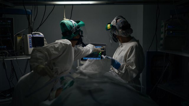 COVID-19 əleyhinə YENİ DƏRMAN: virus yükünü 100 min dəfə azaldır