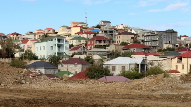 Sənədsiz evlərin rəsmiləşdirilməsi əmlak bazarını canlandıracaq