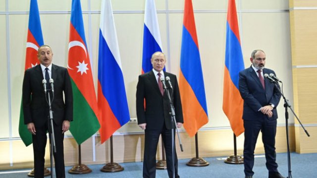 Putin İlham Əliyev və Nikol Paşinyana zeytun budağı hədiyyə etdi - FOTO